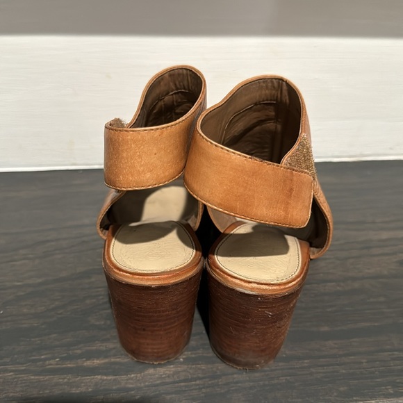 Vince Camuto Leather - Size 6 - Picture 3 of 4